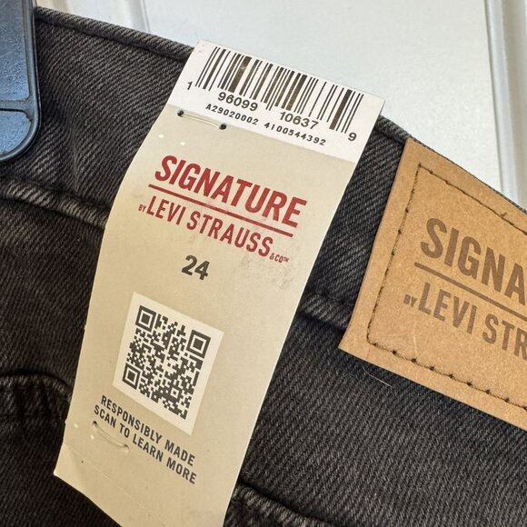 NWT Signature by Levis Size 24 High-Rise Kick Boot Jeans Black Charcoal Wash - Picture 6 of 6